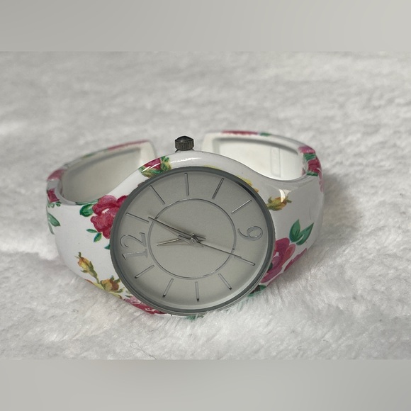 White Floral Design Ladies Bangle Style Wristwatch - Picture 3 of 12